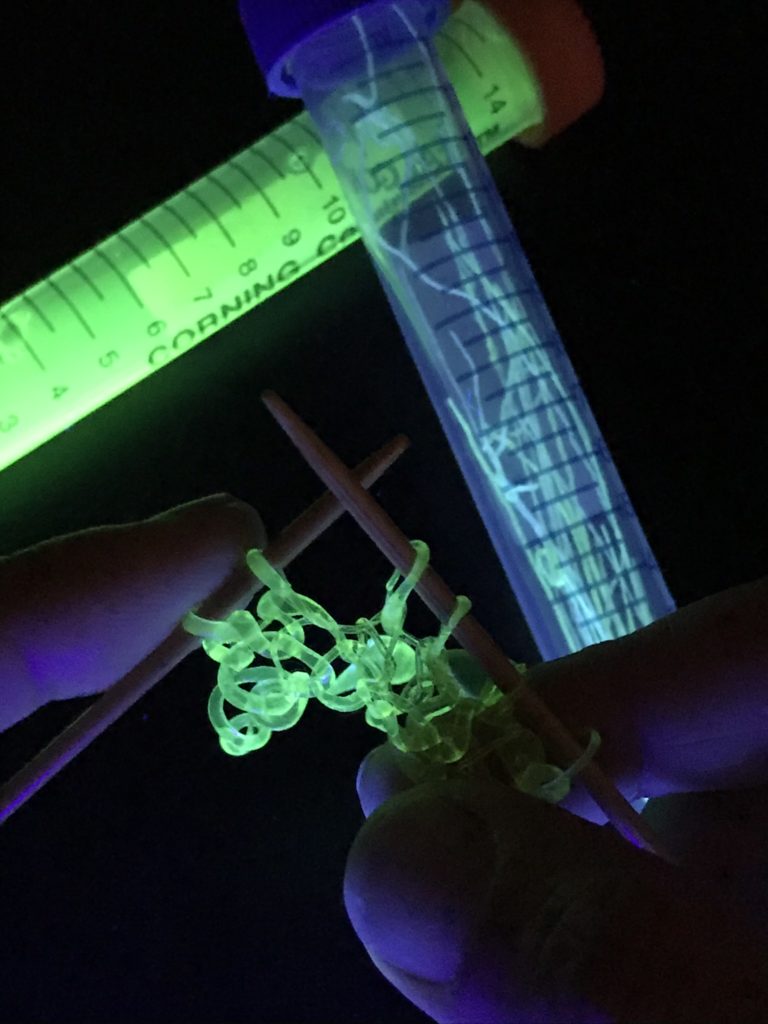 Knitting a fluorescent fiber